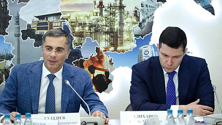 Председатель Комитета по промышленности и торговле Владимир Гутенев и Министр промышленности и торговли РФ Антон Алиханов