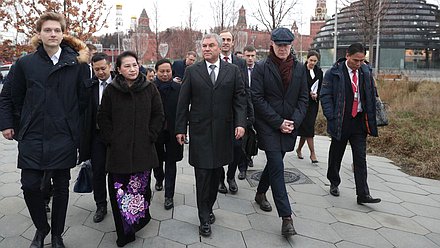 Chairwoman of the National Assembly of Vietnam Nguyễn Thị Kim Ngân, Chairman of the State Duma Viacheslav Volodin and Director of Zaryadye Park Ivan Demidov