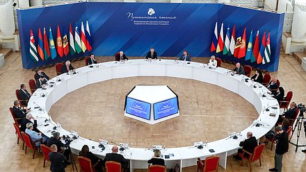 Пленарное заседание третьего международного парламентского форума СНГ «Пушкинские чтения»