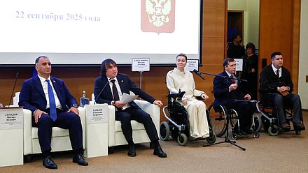 Председатель Комитета по туризму и развитию туристической инфраструктуры Сангаджи Тарбаев, член Комитета Наталья Каптелинин, заместитель Председателя Комитета по труду, социальной политике и делам ветеранов Михаил Терентьев и заместитель Председателя Комитета по молодежной политике Михаил Киселев