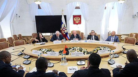 Встреча заместителя Председателя Государственной Думы Александра Бабакова с заместителем Председателя Национальной Ассамблеи Республики Ангола, председателем группы дружбы и солидарности с Россией Раулем Аугушту Лимой