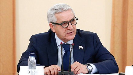 Первый заместитель Председателя Комитета по охране здоровья Леонид Огуль