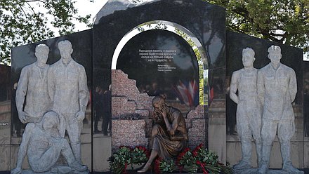 Мемориал "Скорбь" в Бресте