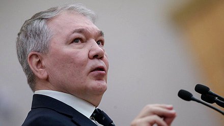 Председатель Комитета по делам СНГ, евразийской интеграции и связям с соотечественниками Леонид Калашников