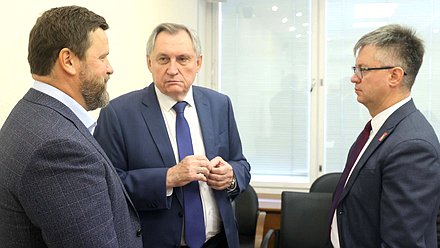 Председатель Комитета по энергетике Николай Шульгинов, заместитель Председателя Комитета Юрий Станкевич и статс-секретарь — заместитель министра энергетики РФ Дмитрий Исламов