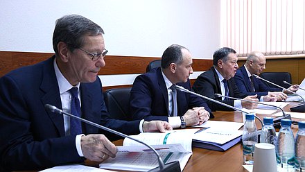 Заместитель Председателя Государственной Думы Александр Жуков, Председатель Счетной палаты РФ Борис Ковальчук, Председатель Комитета по бюджету и налогам Андрей Макаров и Министр финансов РФ Антон Силуанов