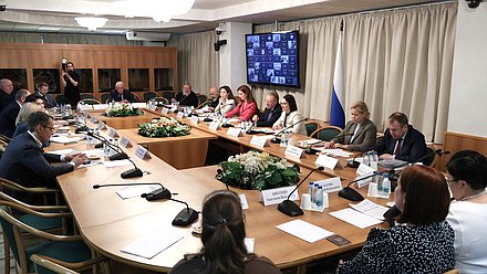 Круглый стол на тему «О совершенствовании федерального законодательства в части защиты женщин от склонения к искусственному прерыванию беременности»