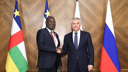 Vyacheslav Volodin, Jefe de la Duma Estatal, y Mathieu Simplice Sarandji, jefe de la Asamblea Nacional de la República Centroafricana