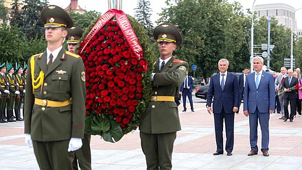 Ceremony of wreath laying to the Victory Monument in Minsk