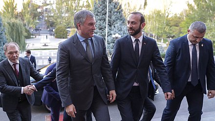 Chairman of the State Duma Viacheslav Volodin and President of the National Assembly of the Republic of Armenia Ararat Mirzoyan