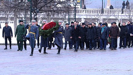 Председатель Великого Государственного Хурала Монголии Ням-Осорын Учрал возложил венок к Могиле Неизвестного солдата