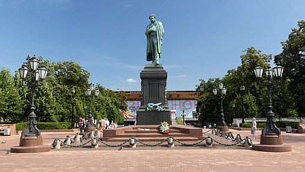 пушкин памятник москва
