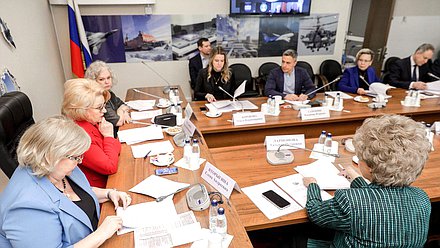 Круглый стол Комитета по вопросам семьи, женщин и детей на тему «О дополнительных гарантиях по социальной поддержке детей-сирот и детей, оставшихся без попечения родителей»