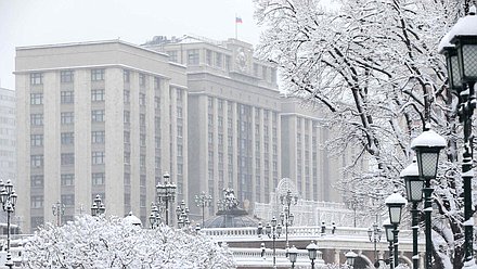 Здание Государственной Думы зима