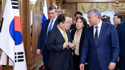 Chairman of the State Duma Viacheslav Volodin and Chairman of the National Assembly of the Republic of Korea Moon Hee-sang