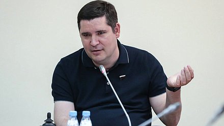 Заместитель Председателя Комитета по молодежной политике Михаил Киселев