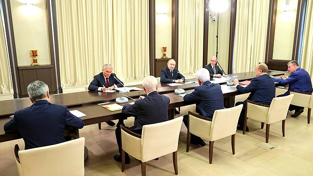 Встреча Президента России Владимира Путина с руководителями политических фракций ГД. Фото: пресс-служба Президента РФ