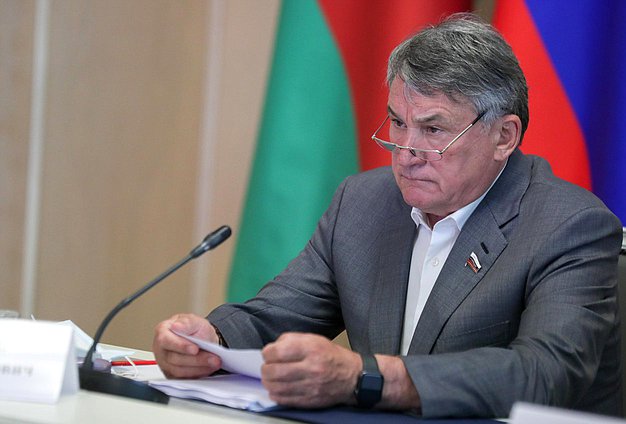 Заместитель Председателя Совета Федерации Юрий Воробьев