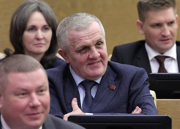 Первый заместитель Председателя Комитета по труду, социальной политике и делам ветеранов Николай Коломейцев