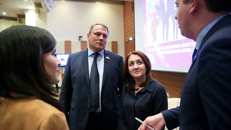 Deputy Chairman of the State Duma Petr Tolstoy and member of the Committee on Physical Culture, Sport and Youth Affairs Natlia Kuvshinova