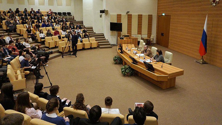 Лекция Сергея Чупринина, главного редактора журнала "Знамя".