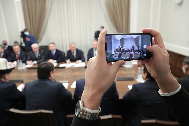 Meeting of Chairman of the State Duma Vyacheslav Volodin and Speaker of the Joǵorku Keńesh of the Kyrgyz Republic Talant Mamytov