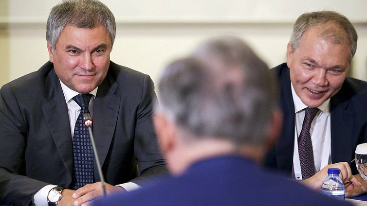 Chairman of the State Duma Viacheslav Volodin and Chairman of the Committee on Issues of the Commonwealth of the Independent States and Contacts with Fellow Countryman Leonid Kalashnikov