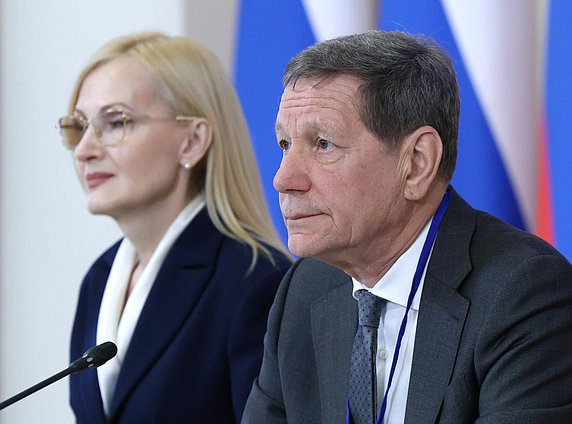Заместитель Председателя Государственной Думы Ирина Яровая и Первый заместитель Председателя Государственной Думы Александр Жуков
