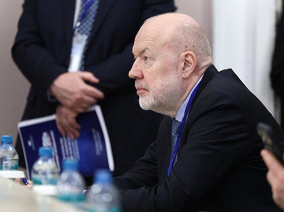 Председатель Комитета по государственному строительству и законодательству Павел Крашенинников
