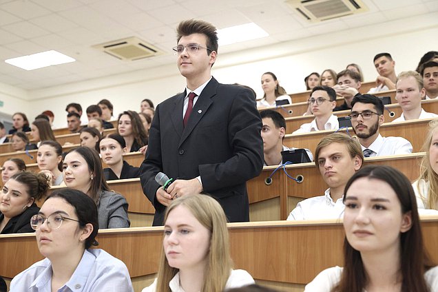 студенты