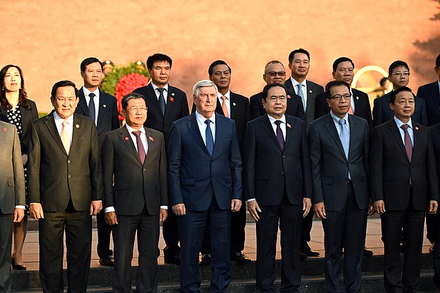 Jefe Adjunto de la Duma Estatal, Iván Melnikov y Presidente de la Asamblea Nacional de la República Socialista de Vietnam, Tran Thanh Man