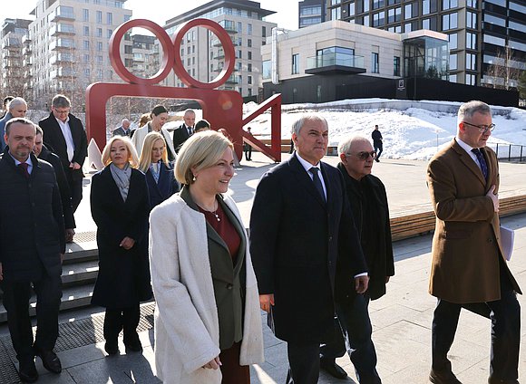 Министр культуры РФ Ольга Любимова, Председатель Государственной Думы Вячеслав Володин и Генеральный директор киноконцерна «Мосфильм» Карен Шахназаров