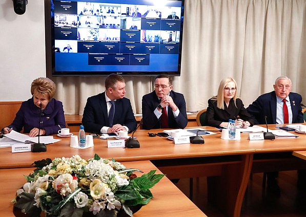 Парламентские слушания Комитета по развитию Дальнего Востока и Арктики на тему «Совершенствование нормативно-правового регулирования развития топливно-энергетического комплекса Дальнего Востока и Арктики»