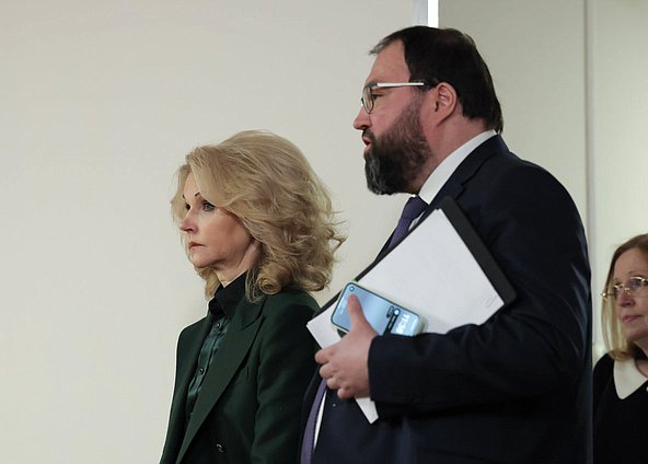 Заместитель Председателя Правительства РФ Татьяна Голикова и Министр цифрового развития, связи и массовых коммуникаций РФ Максут Шадаев