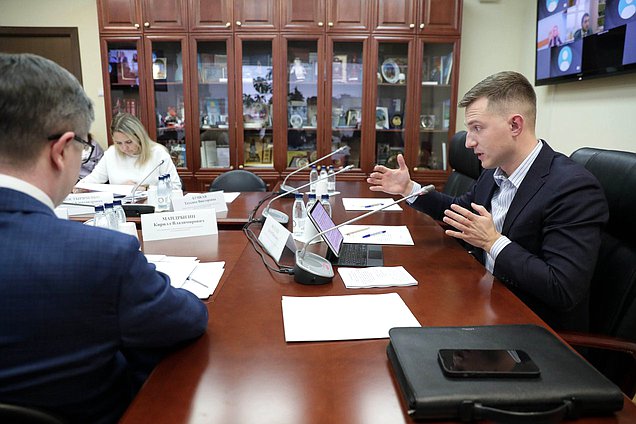 Председатель Комитета по молодежной политике Артем Метелев