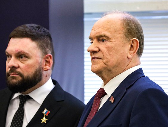 Военный корреспондент ВГТРК, Герой России Евгений Поддубный и руководитель фракции КПРФ Геннадий Зюганов