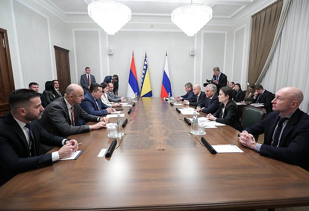 La reunión del Jefe de la Duma Estatal Vyacheslav Volodin con el Presidente de la Asamblea Nacional de la República Srpska (Bosnia y Herzegovina) Nenad Stevandic