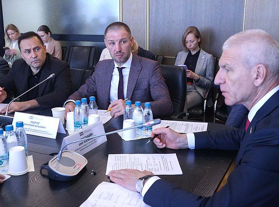 Первые заместители Председателя Комитета по физической культуре и спорту Дмитрий Свищев и Дмитрий Пирог и Председатель Комитета Олег Матыцин