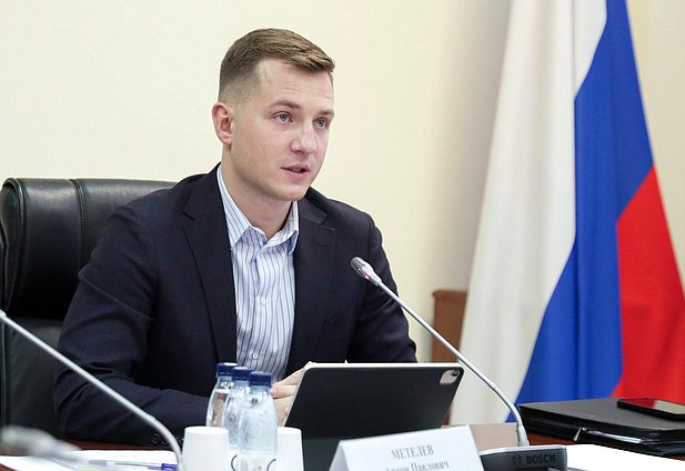 Председатель Комитета по молодежной политике Артем Метелев