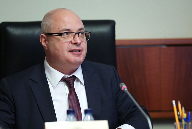 Председатель Комитета по вопросам собственности, земельным и имущественным отношениям Сергей Гаврилов