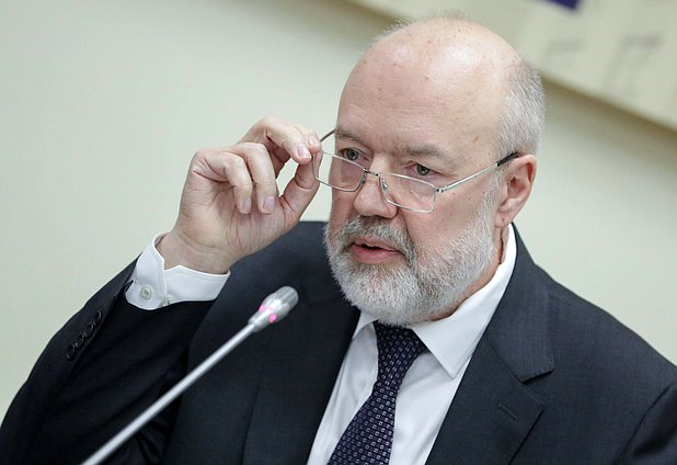 Председатель Комитета по государственному строительству и законодательству Павел Крашенинников