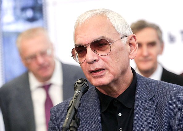 Генеральный директор, председатель Правления Киноконцерна «Мосфильм» Карен Шахназаров