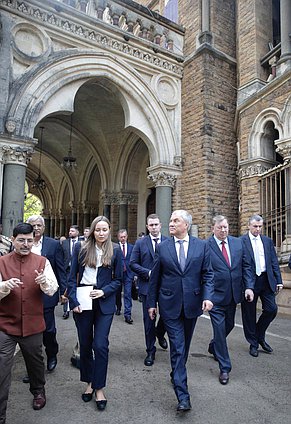 Chairman of the State Duma Vyacheslav Volodin visited the University of Mumbai