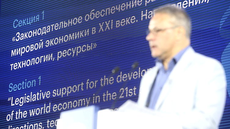 Работа тематических секций и круглых столов в рамках Международного форума «Развитие парламентаризма»