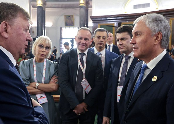 Председатель Государственной Думы Вячеслав Володин, Председатель Комитета по аграрным вопросам Владимир Кашин, Первый заместитель Председателя Комитета по экономической политике Надежда Школкина, Председатель Комитета по цифровому развитию и искусственному интеллекту Александр Сидякин, Председатель Комитета по промышленности и торговле Владимир Гутенев и Председатель Комитета по информационной политике, информационным технологиям и связи Сергей Боярский. XII Международный Парламентский форум БРИКС