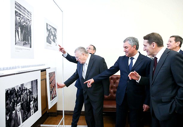 Председатель Государственной Думы Вячеслав Володин, директор Службы внешней разведки Сергей Нарышкин и руководитель фракции ЛДПР Владимир Жириновский