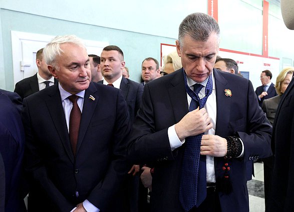 Председатель Комитета по обороне Андрей Картаполов и руководитель фракции ЛДПР Леонид Слуцкий