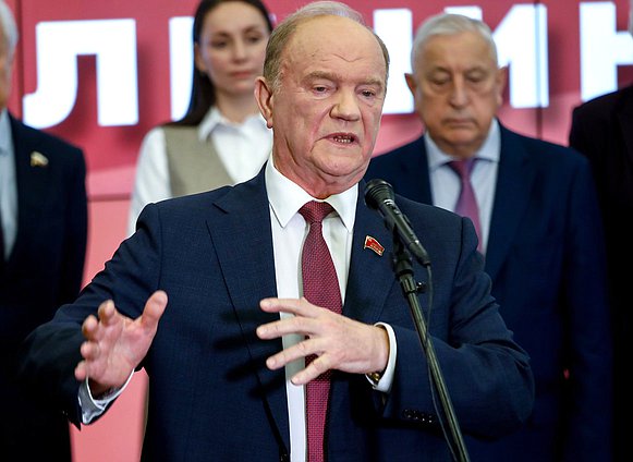 Руководитель фракции КПРФ Геннадий Зюганов