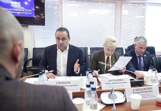 Председатель Комитета по физической культуре и спорту Дмитрий Свищев