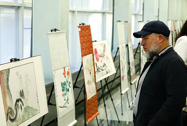 Церемония открытия выставки «Услышать мир сквозь тишину»